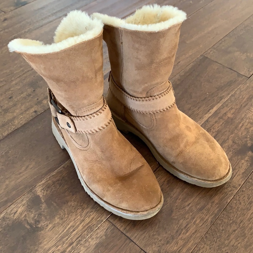 UGG Women’s Cedric brown, fur boots, size 7.5